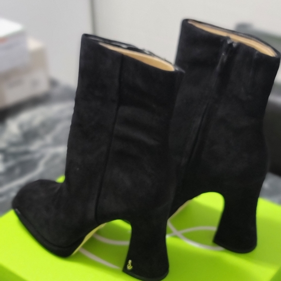 Shoes - Picture 8 of 10